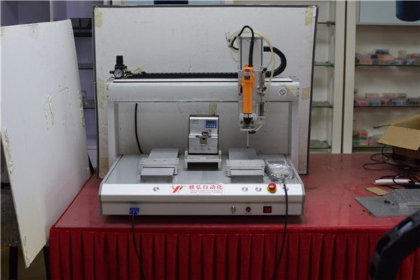 專業自動擰螺絲機生產